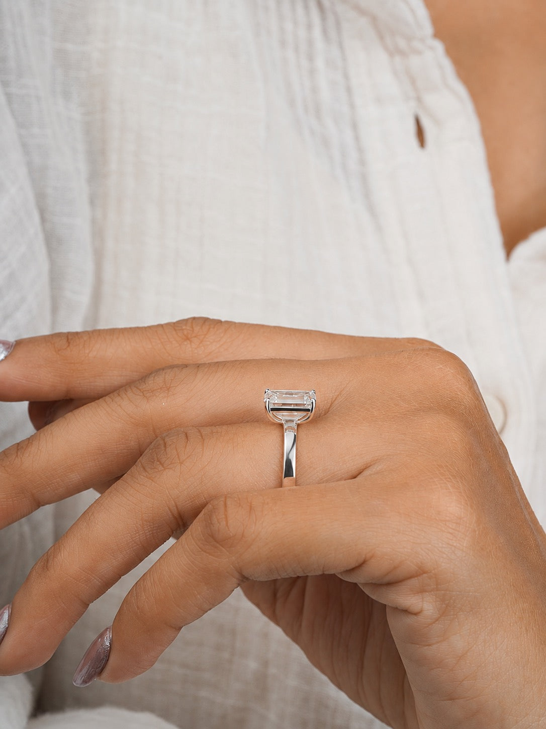 2.00ct emerald cut lab grown diamond solitaire engagement ring in white gold, close up detail