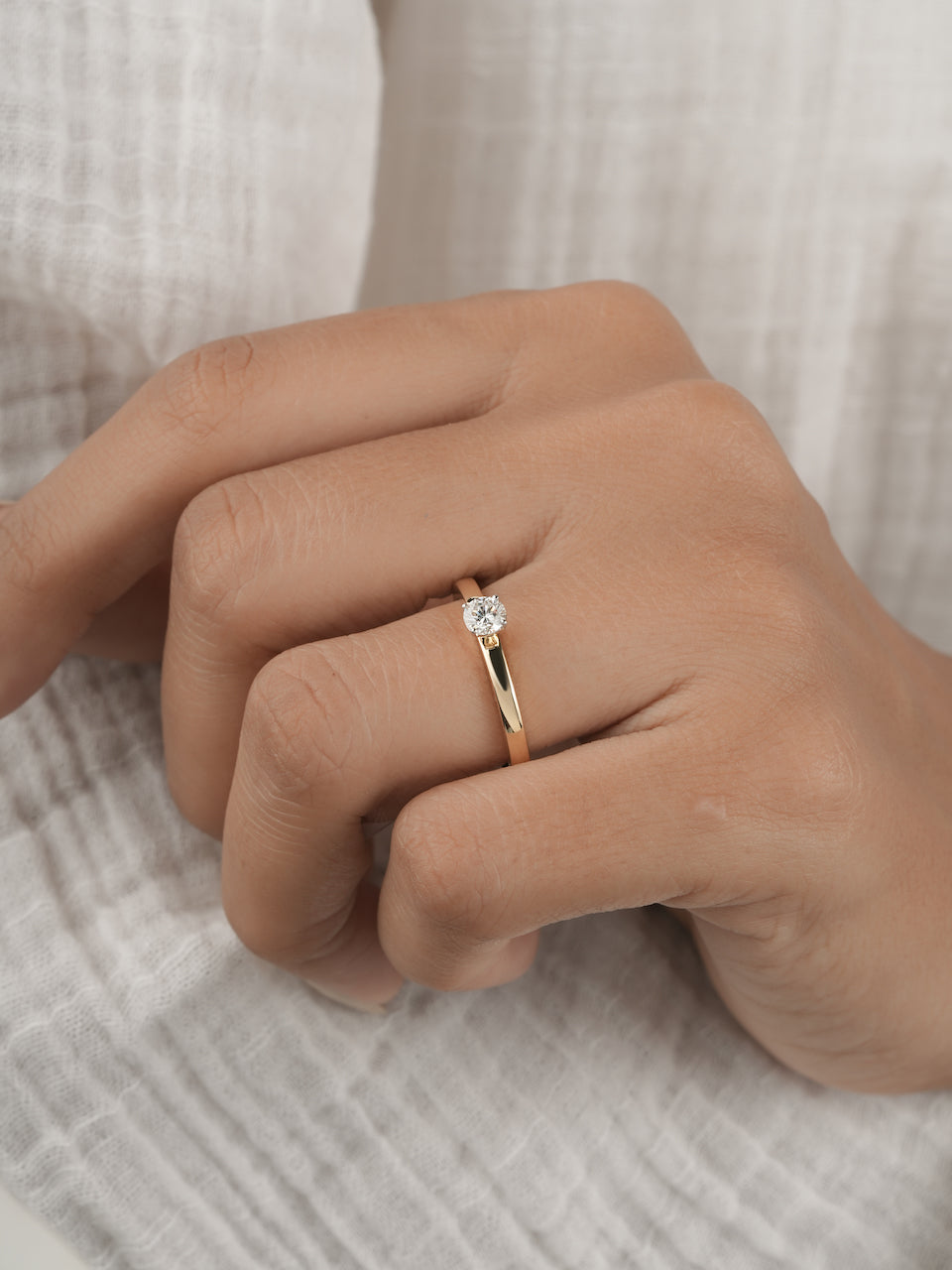 0.30ct round brilliant diamond solitaire engagement ring, side profile